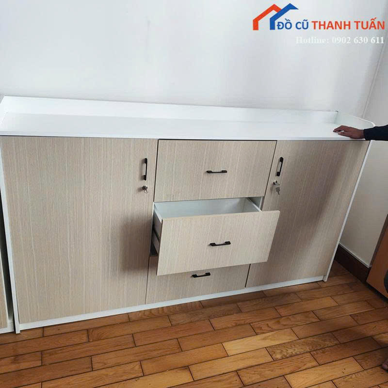 Tủ Hồ Sơ Văn Phòng Cũ Có Cửa Mở Và Ngăn Kéo
