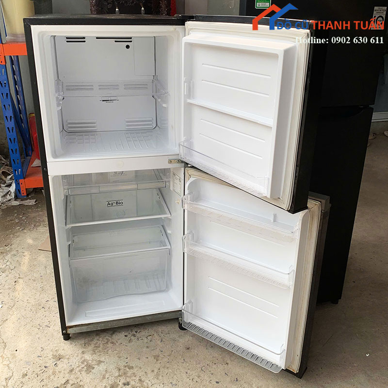 tu-lanh-toshiba-cu-kieu-dang-gon-gang-de-su-dung-1 Tủ Lạnh Toshiba Cũ Kiểu Dáng Gọn Gàng Dễ Sử Dụng